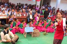 गाउँपालिका स्तरीय खुला तीज गीत प्रतियोगितामा नृत्य प्रस्तुत गर्दै ।
