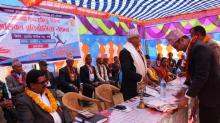 अध्यक्ष कप रनिङ्ग शिल्ड भलिवल प्रतियोगिता २०७५ काे उद्घाटन समारोहमा अतिथि स्वागत एव‌ं सम्मान गर्दै गाउँपालिका अध्यक्ष श्री लेखनाथ पोख्रेल र  प्रमुख प्रशासकीय अधिकृत श्री भेषराज पन्थ । ।