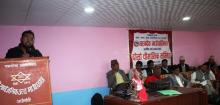 छत्रदेव गाउँपालिकाको दोस्रो चौमासिक समिक्षा कार्यक्रम-२०७५ को अवसरमा स्वास्थ्य क्षेत्रको बारेमा जानकारी दिदै डा.सुरेन्द्र रायमाझी ।
