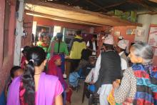 सामाजिक सुरक्षा भत्ता वितरण गर्दै -छत्रदेव-६ ठूलापोखरा