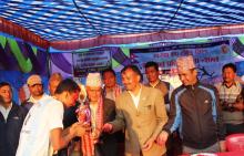 अध्यक्ष कप रनिङ्ग शिल्ड भलिवल प्रतियोगिता २०७५ मा  उत्कृष्ट खेलाडि श्री ढकलाल बन्जाडे ।